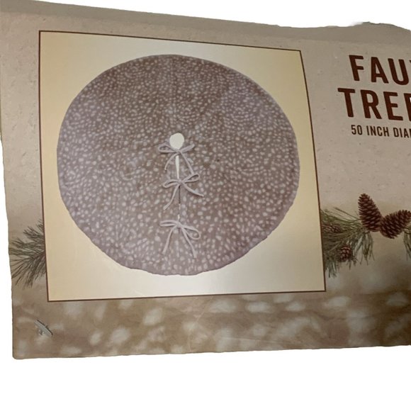 Unbranded Other - Cracker Barrel Faux Fur Beige White Tree Skirt Lined Ties together 50” Diameter